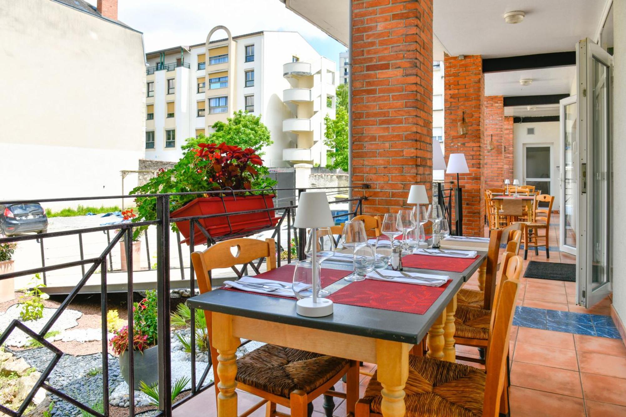 Enjoy Garden Hotel Vierzon Eksteriør billede
